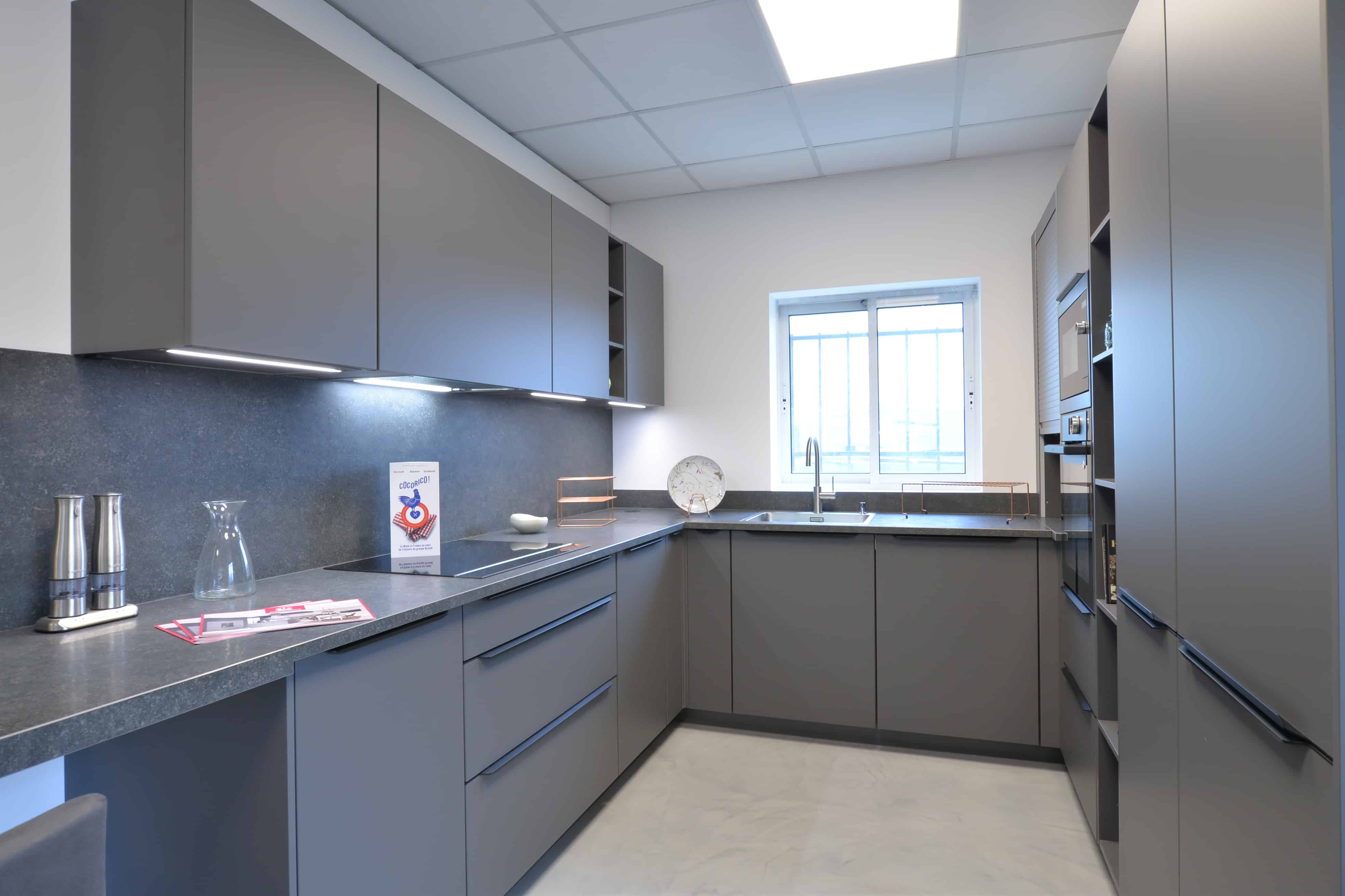 Exposition 1 Façades Touch gris ardoise plan en céramique finition Pierre Bleue